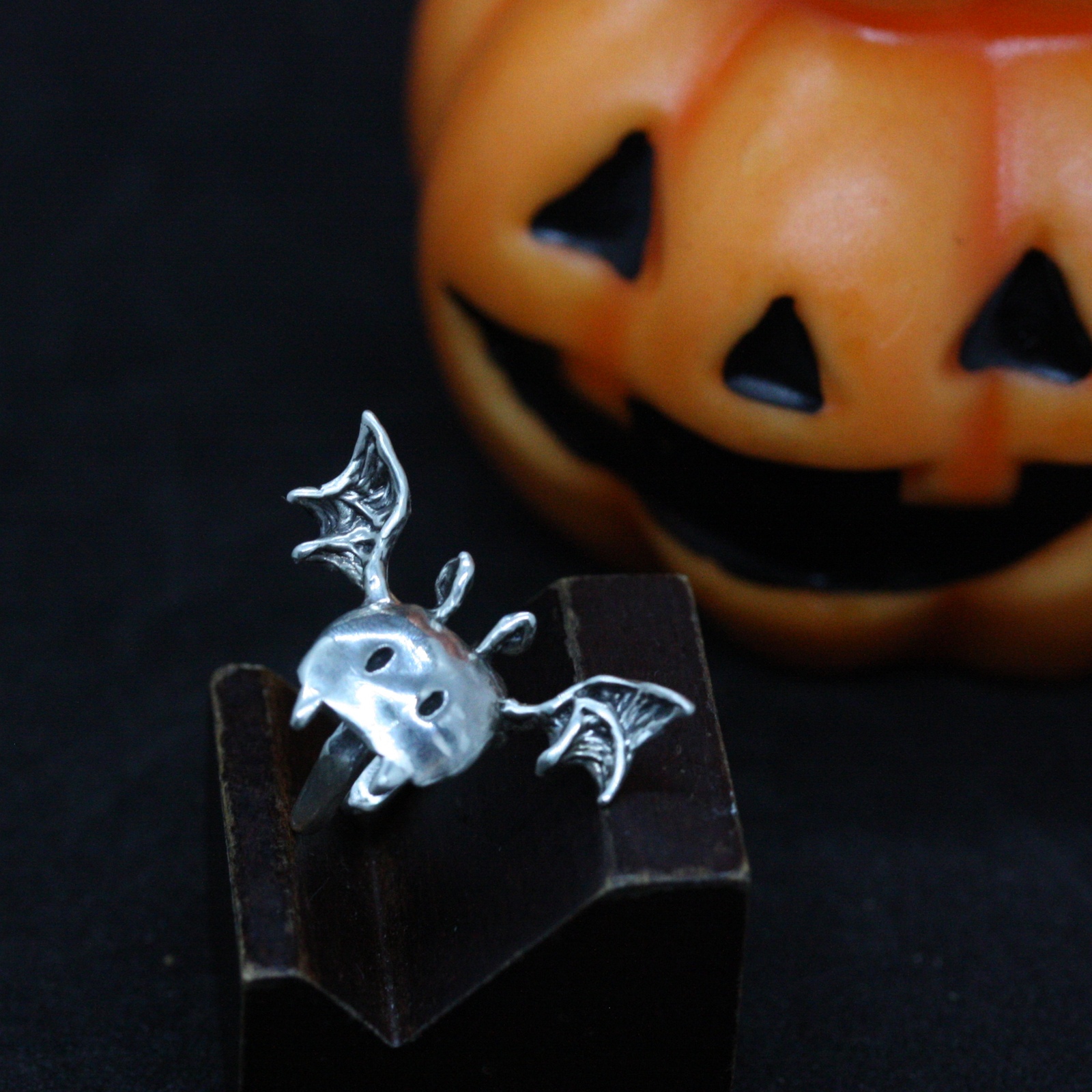 こうもりイヤーカフ