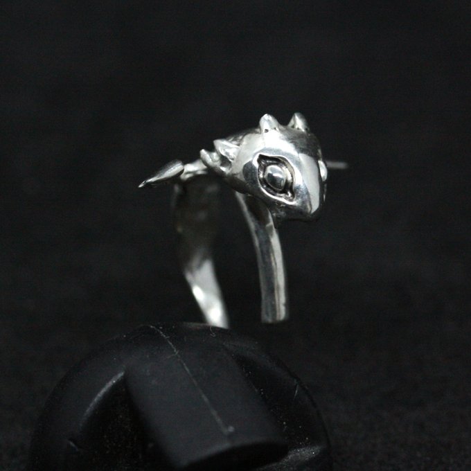 ドラゴンベビーイヤーカフ