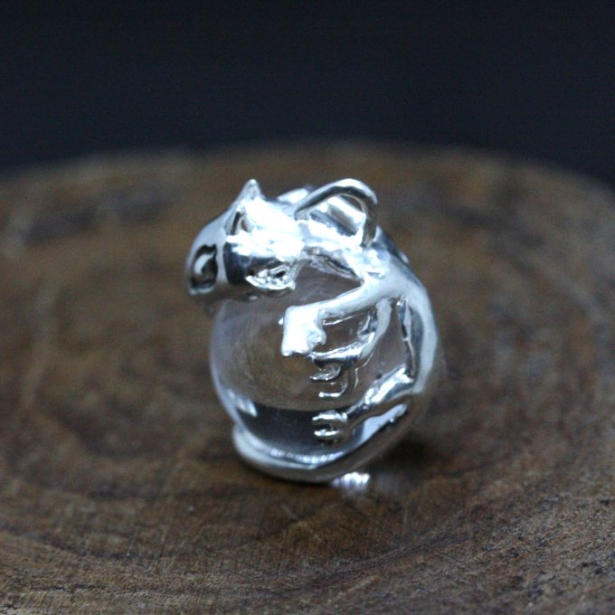 水晶にしがみつくドラゴンの赤ちゃんネックレス - 画像 (7)